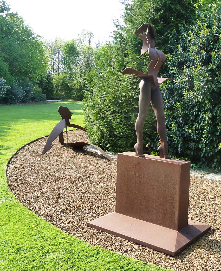 Cast and fabricated corten steel. Artist: Allen Jones RA